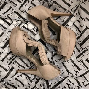 Women’s ELLE size 7.5 high heel (4.5 in.) sandal